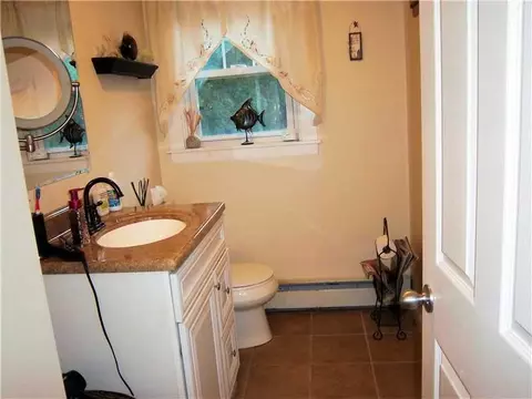 79 Manolla Ave, Warwick, RI 02888 photo 10