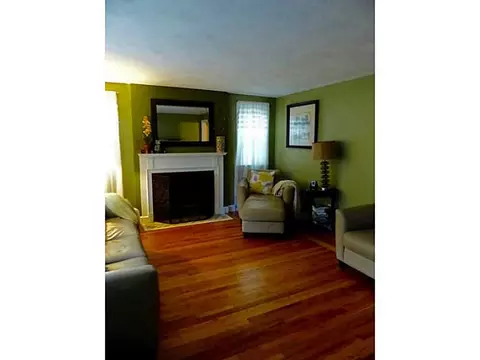 8 Pilgrim Dr, Warwick, RI 02888 photo 9
