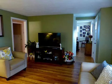 8 Pilgrim Dr, Warwick, RI 02888 photo 11