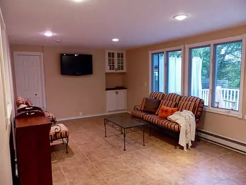 8 Pilgrim Dr, Warwick, RI 02888 photo 19