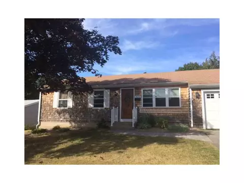 432 Walnut Hill Rd, Woonsocket, RI 02895 photo 1