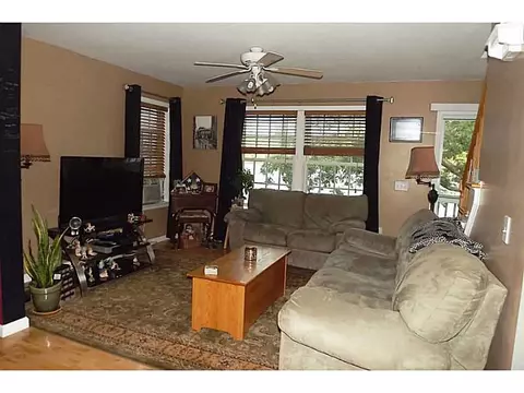 124 Corys Ln, Fall River, MA 02721 photo 9