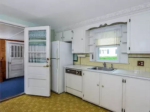 81 Hardwick St, Warwick, RI 02889 photo 9