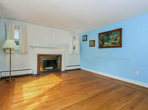 81 Hardwick St, Warwick, RI 02889 photo 4