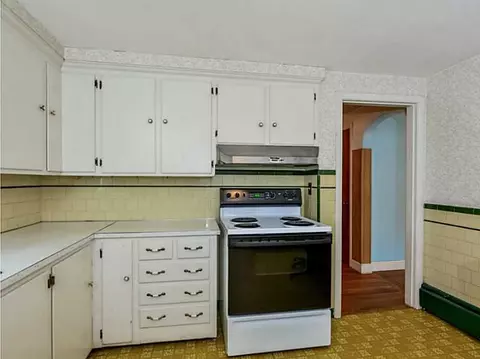 81 Hardwick St, Warwick, RI 02889 photo 6
