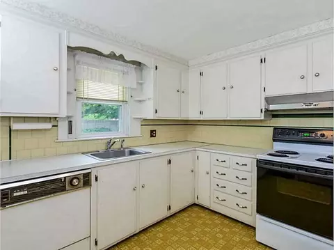 81 Hardwick St, Warwick, RI 02889 photo 7