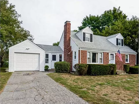 81 Hardwick St, Warwick, RI 02889 photo 2