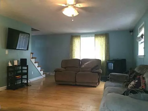 388 Grandview Ave, Woonsocket, RI 02895 photo 9