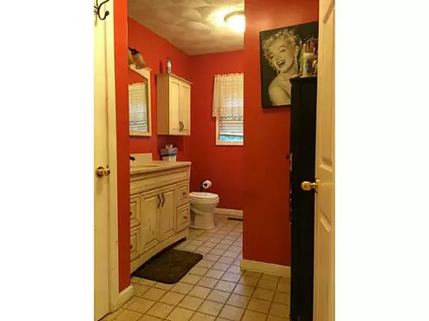 388 Grandview Ave, Woonsocket, RI 02895 photo 22