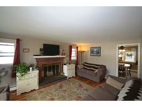 136 Phillips Ave, Warwick, RI 02888 photo 4