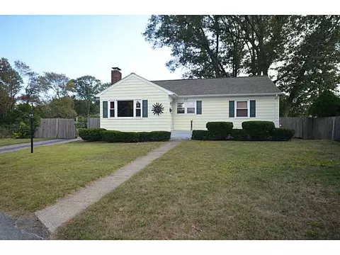136 Phillips Ave, Warwick, RI 02888 photo 1