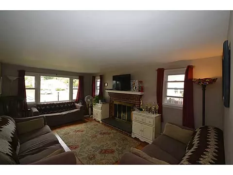 136 Phillips Ave, Warwick, RI 02888 photo 5