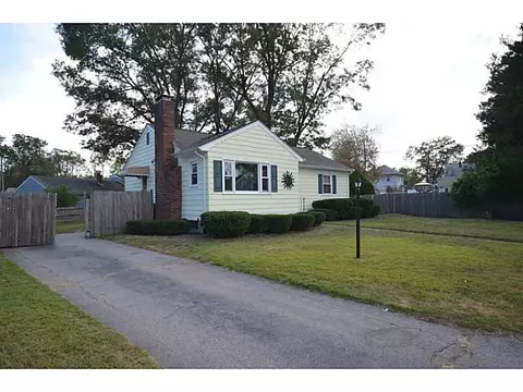 136 Phillips Ave, Warwick, RI 02888 photo 2