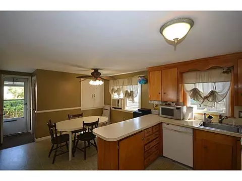 136 Phillips Ave, Warwick, RI 02888 photo 6