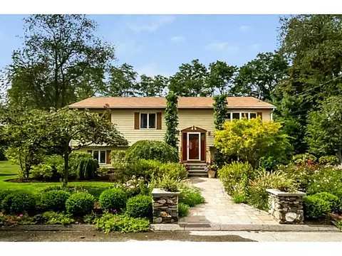 6 Prudence Ln, Warren, RI 02885 photo 1