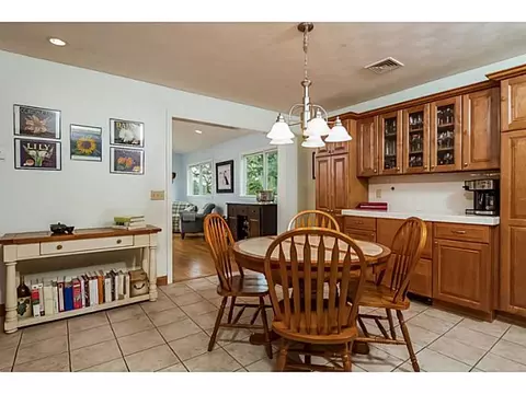 6 Prudence Ln, Warren, RI 02885 photo 4