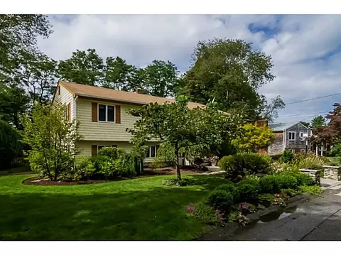 6 Prudence Ln, Warren, RI 02885 photo 2