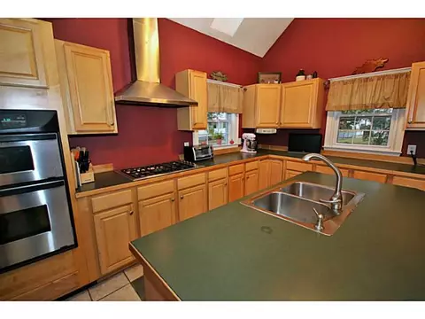 102 Temple St, Woonsocket, RI 02895 photo 6