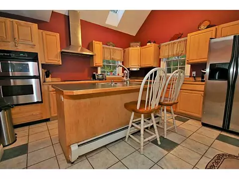 102 Temple St, Woonsocket, RI 02895 photo 3
