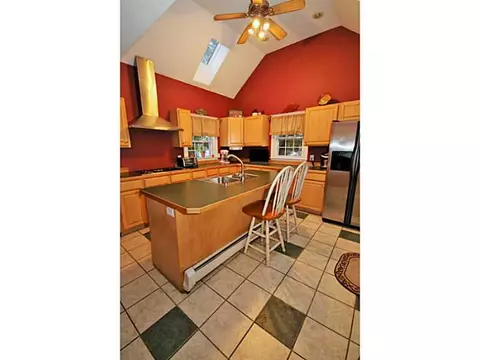 102 Temple St, Woonsocket, RI 02895 photo 4