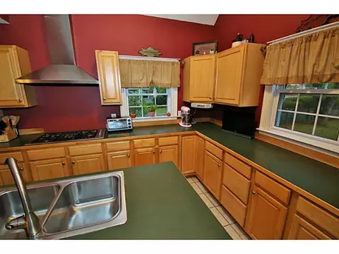 102 Temple St, Woonsocket, RI 02895 photo 8