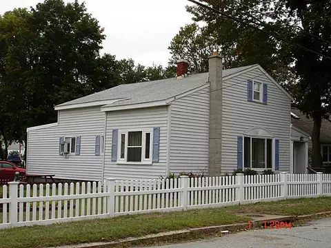 269 Orchard St, Woonsocket, RI 02895 photo 2