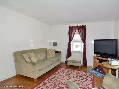 84 Wayne St, Warwick, RI 02889 photo 4