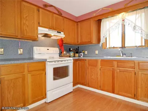 84 Wayne St, Warwick, RI 02889 photo 5