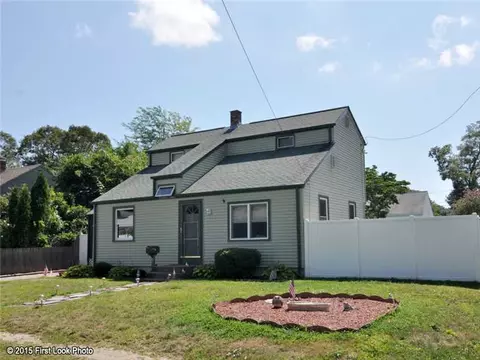 84 Wayne St, Warwick, RI 02889 photo 2