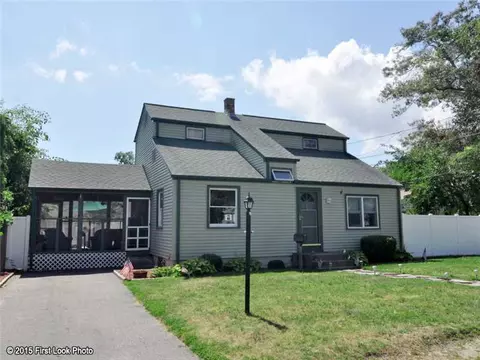 84 Wayne St, Warwick, RI 02889 photo 1