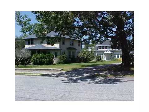28 Gaskill St, Woonsocket, RI 02895 photo 3