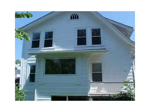 28 Gaskill St, Woonsocket, RI 02895 photo 2