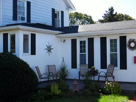 6 Colonial Dr, Westerly, RI 02891 photo 3