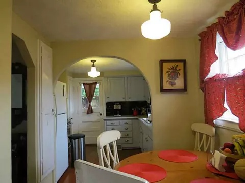 76 Autumn St, Cranston, RI 02910 photo 4