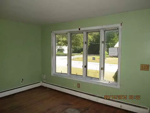 81 Torrington Dr, Warwick, RI 02889 photo 6