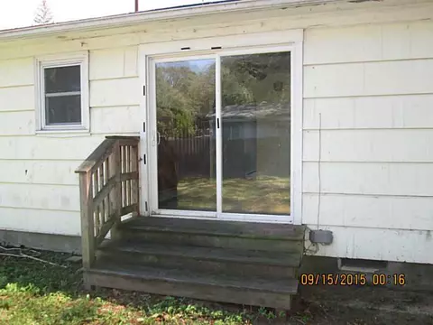 81 Torrington Dr, Warwick, RI 02889 photo 3