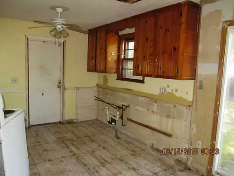 81 Torrington Dr, Warwick, RI 02889 photo 8