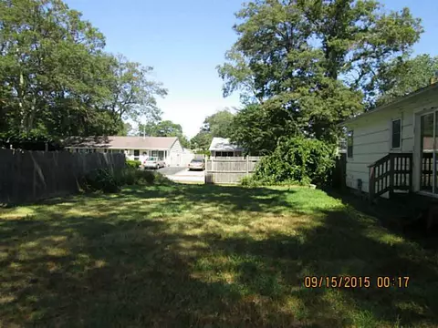 81 Torrington Dr, Warwick, RI 02889 photo 5