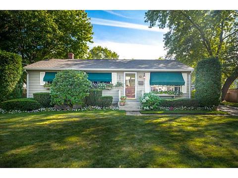 24 Deerfield Dr, Warwick, RI 02886 photo 2