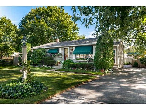 24 Deerfield Dr, Warwick, RI 02886 photo 1