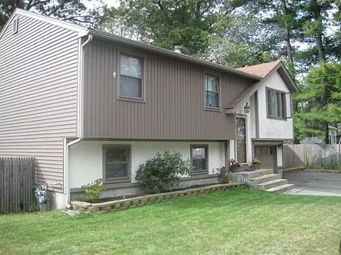 18 Sutton Ave, Warwick, RI 02889 photo 1