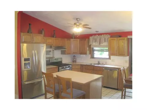 18 Sutton Ave, Warwick, RI 02889 photo 3