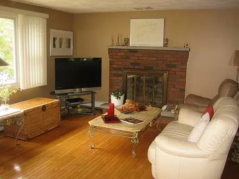 100 Janet Dr, Warwick, RI 02886 photo 4