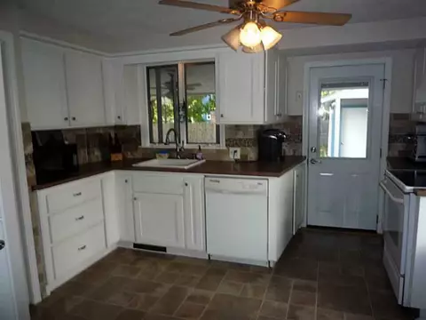 85 Wesleyan Ave, Warwick, RI 02886 photo 7