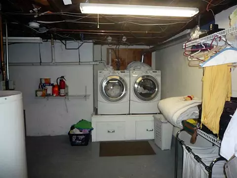 85 Wesleyan Ave, Warwick, RI 02886 photo 17