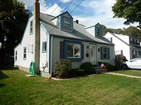 85 Wesleyan Ave, Warwick, RI 02886 photo 2