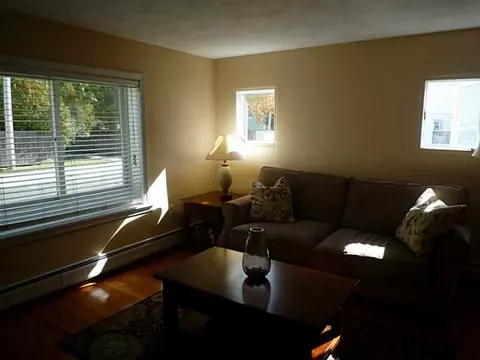 85 Wesleyan Ave, Warwick, RI 02886 photo 4