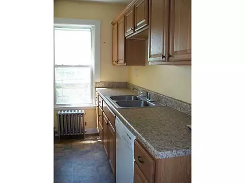 68 Phebe St, Woonsocket, RI 02895 photo 4