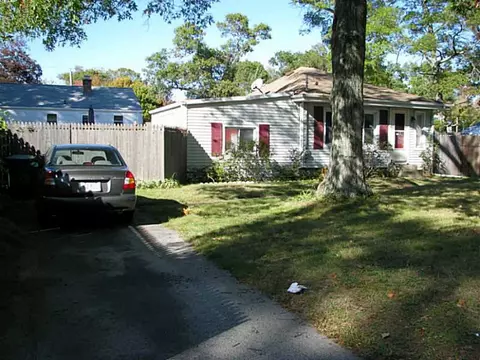 61 Wayne St, Warwick, RI 02889 photo 3
