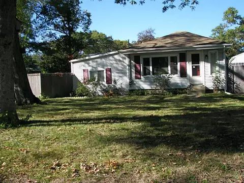 61 Wayne St, Warwick, RI 02889 photo 1